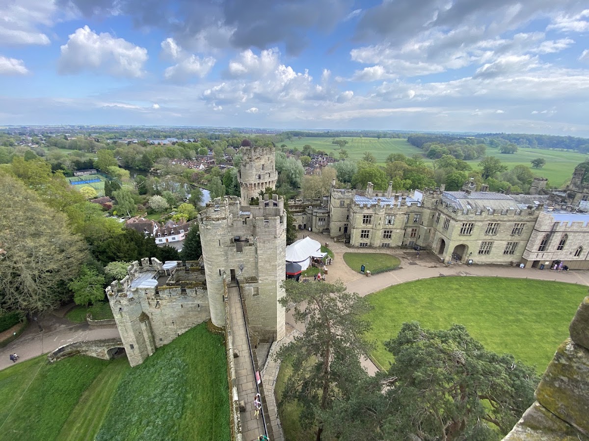 Warwick Castle Dog Light Trail — photo 5