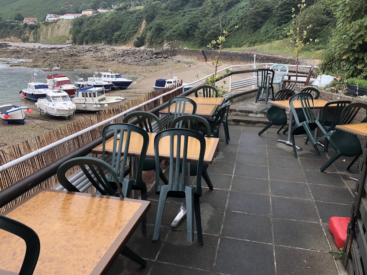 Bonne Nuit Beach Cafe