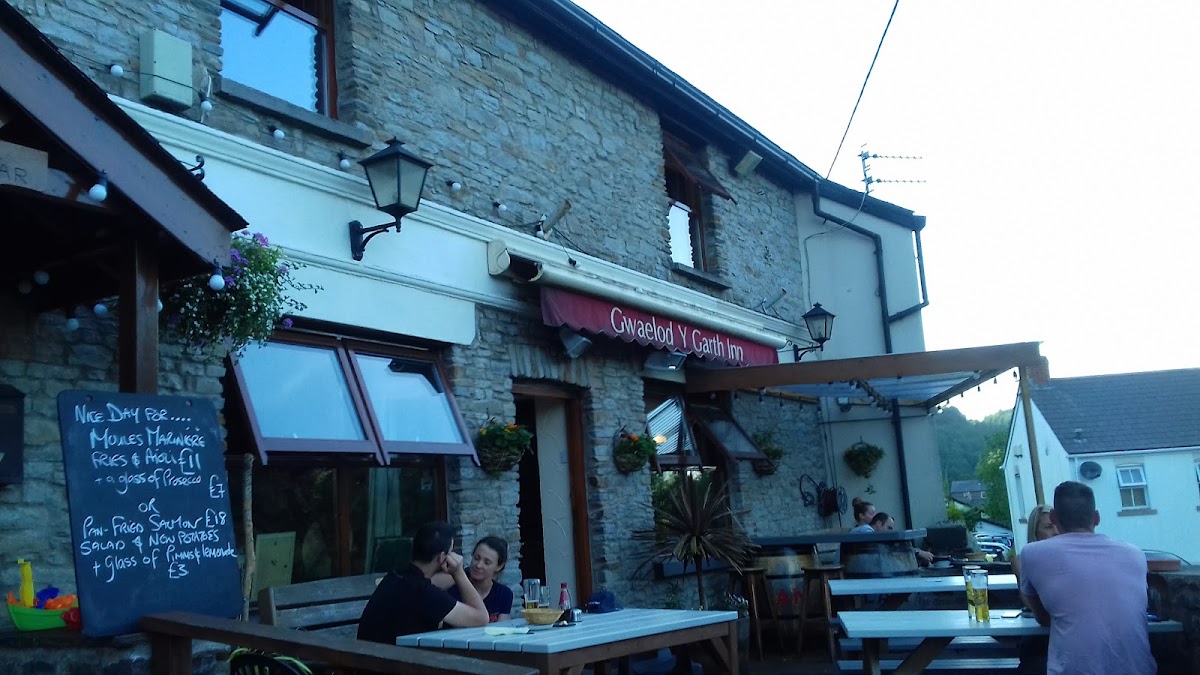 Gwaelod y Garth Inn