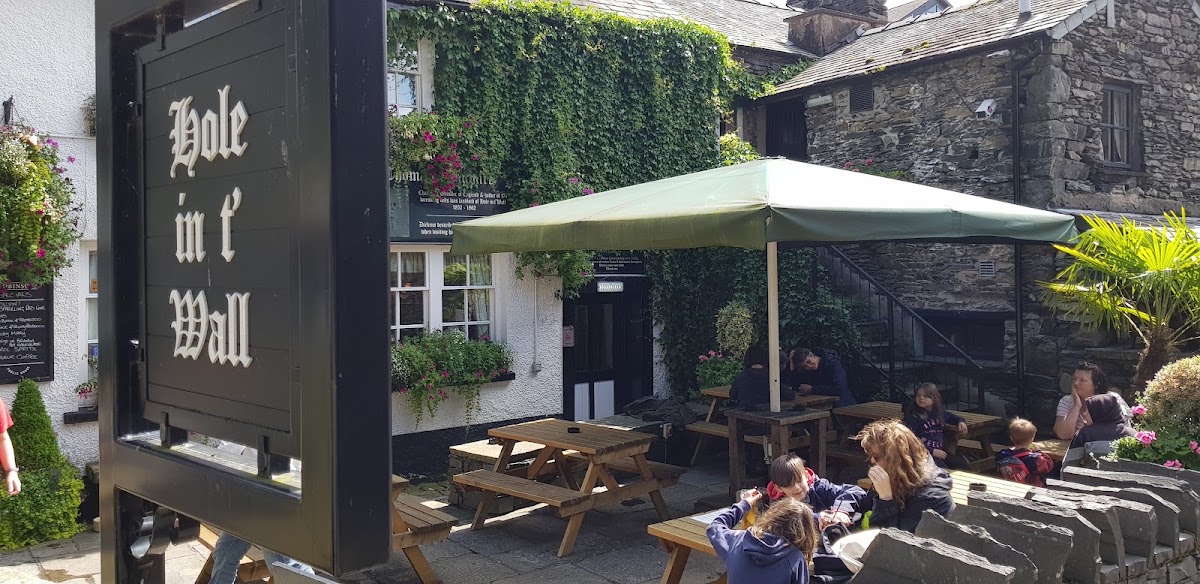 Hole in t'Wall (New Hall Inn)