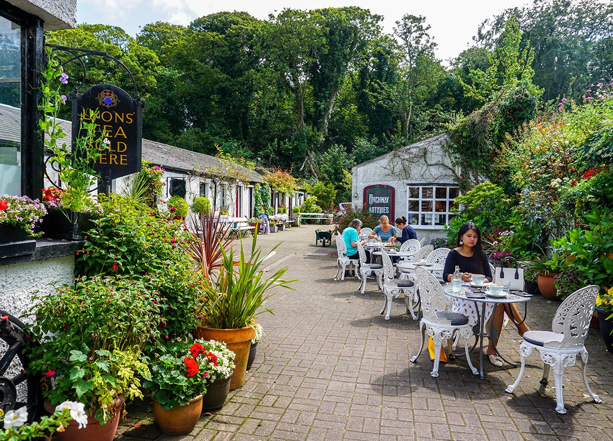 Hoops Courtyard Cafe