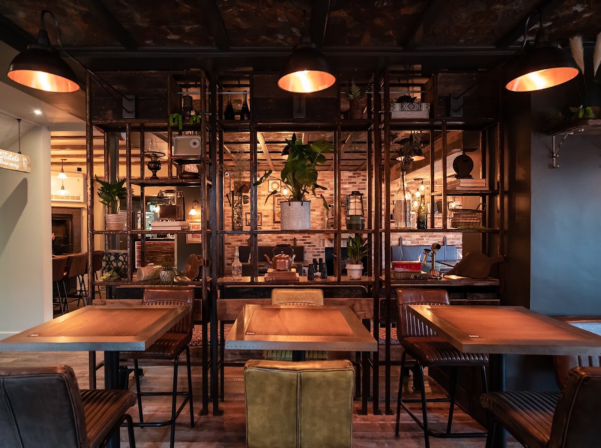 Lake View Garden Bar