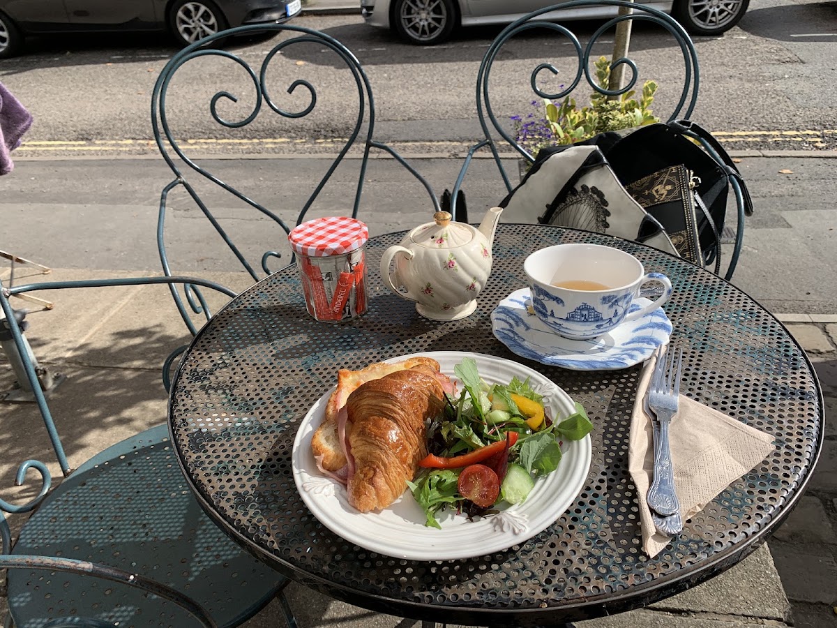 Nest Home & Cafe