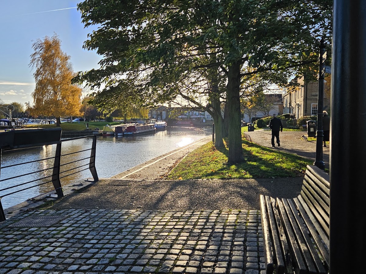 Riverside Bar and Kitchen