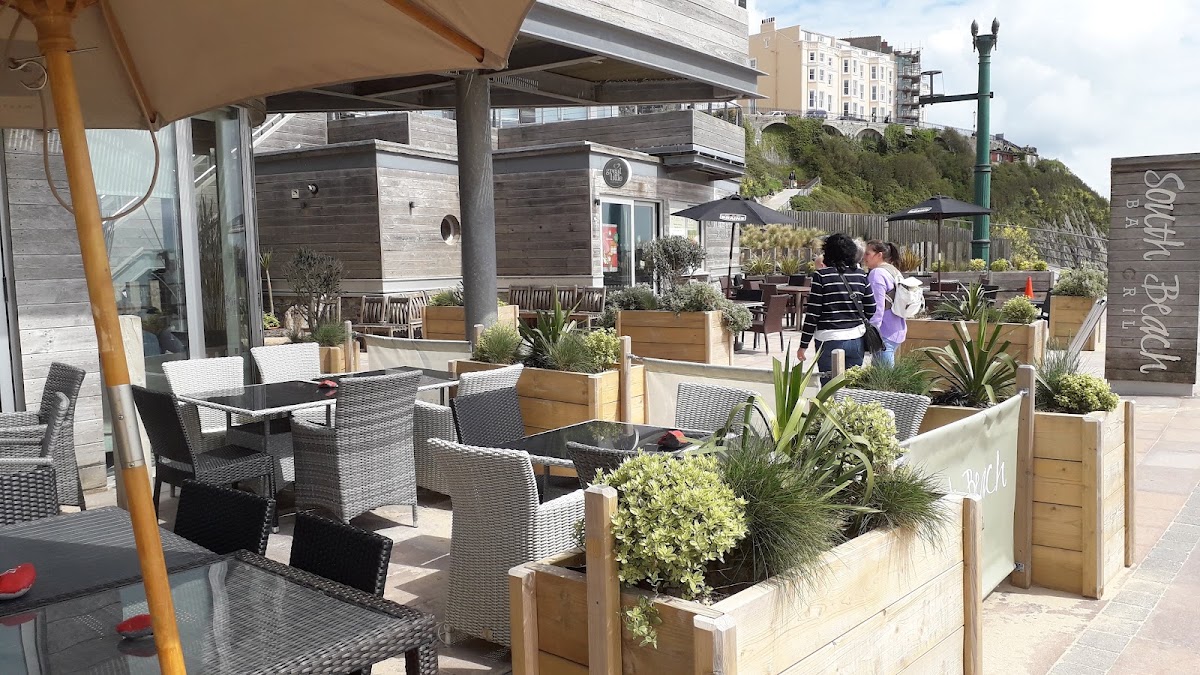 Salty's Beach Bar and Restaurant