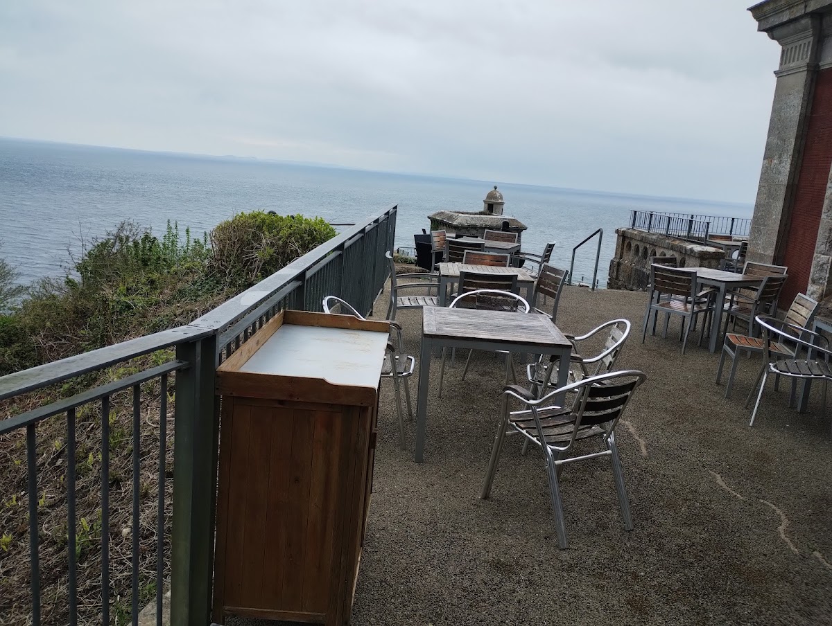 Seventh Wave Cafe Bar and Restaurant