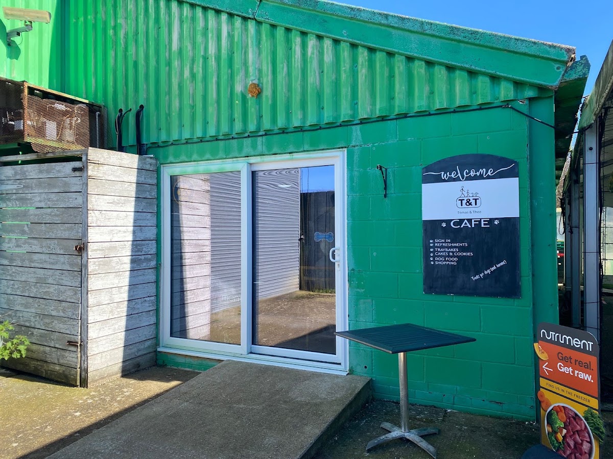 T&T Pet Field and Cafe