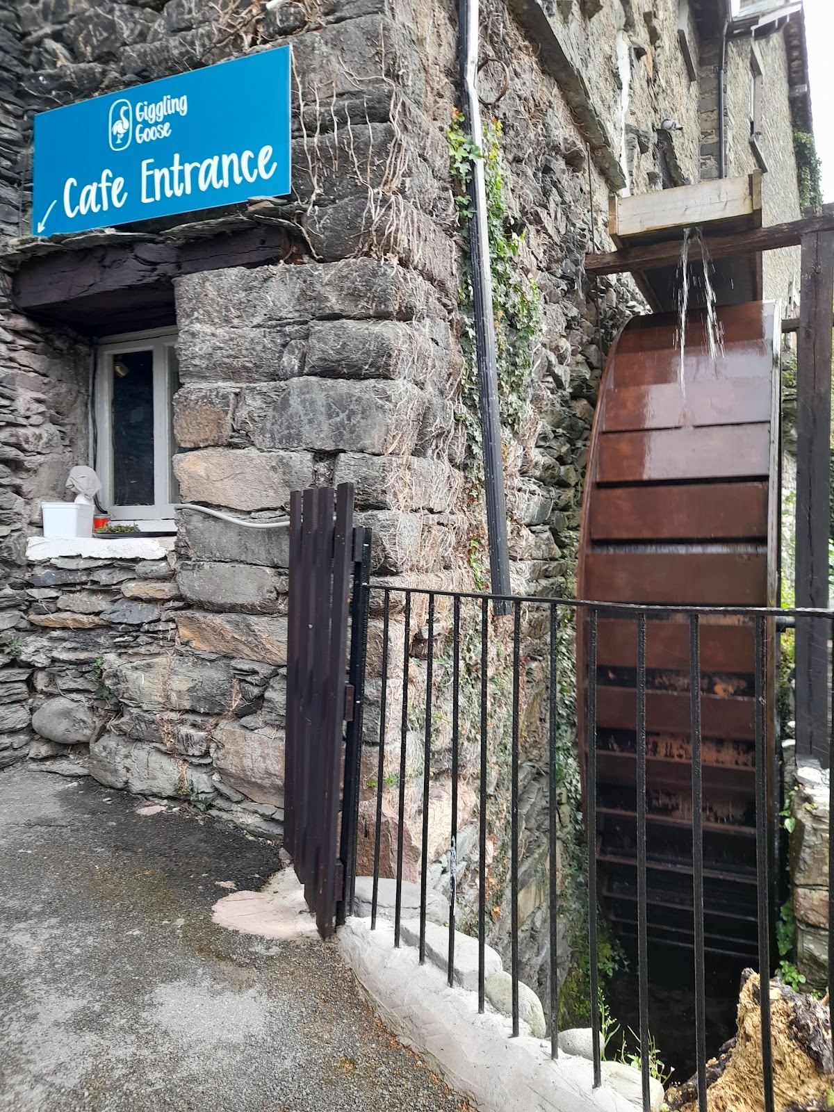 The Giggling Goose Cafe