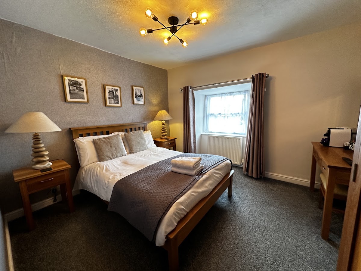 The Golden Fleece Inn