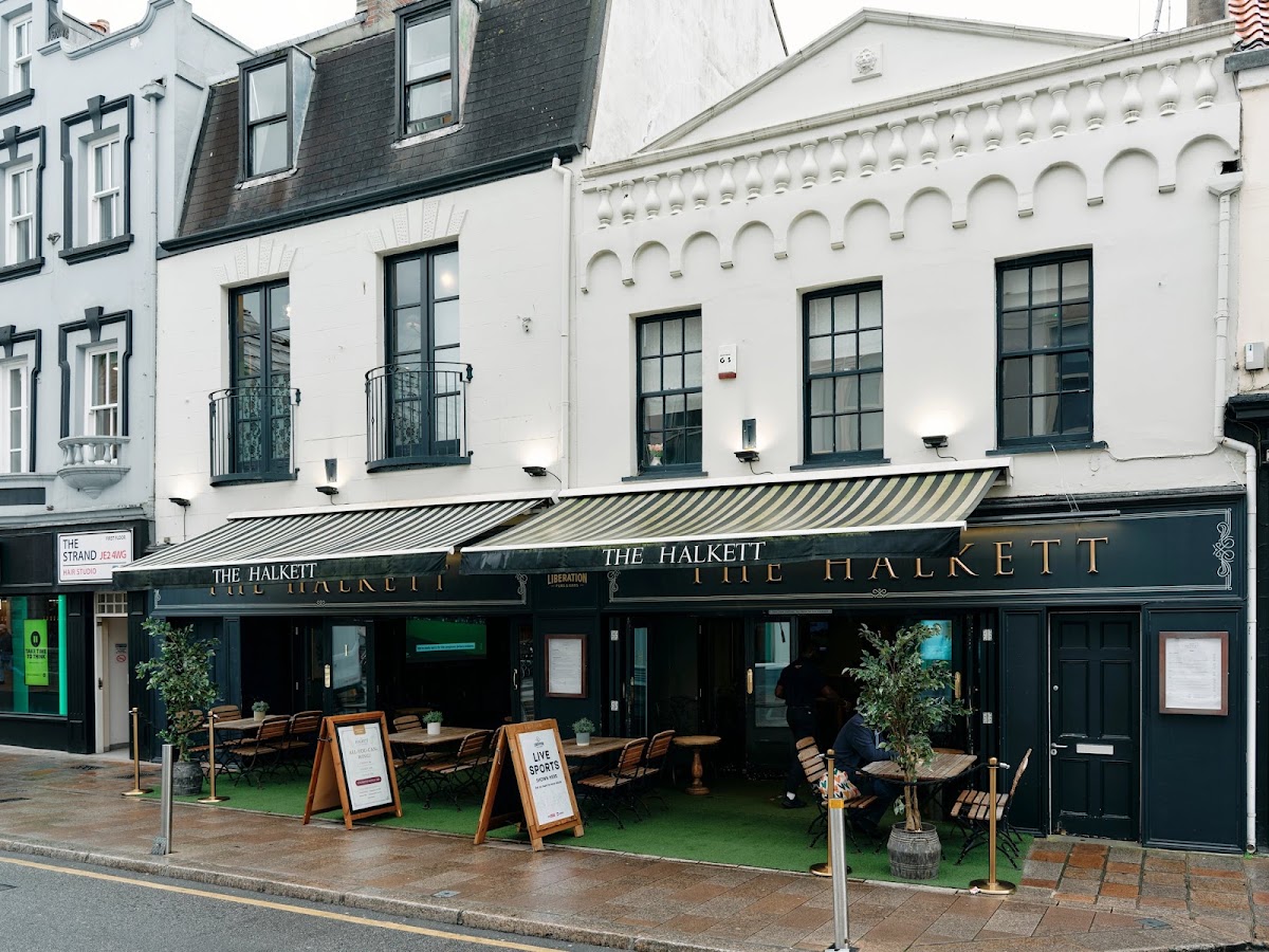 The Halkett Pub and Dining